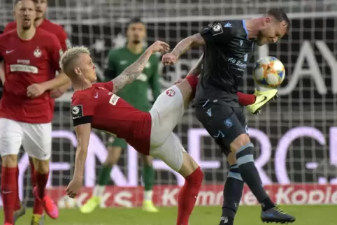 Vor einigen Wochen noch Gegner, nun Teamkollegen: Tim Rieder (rechts), hier im Trikot des TSV 1860 München, und der Lauterer For