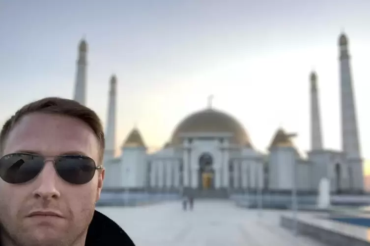 Das Selfie von J&uuml;rgen Spie&szlig; in Aschgabat (Turkmenistan).