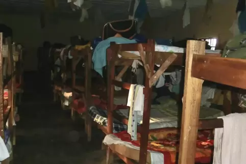 Abstand beim Schlafen: Fehlanzeige in diesem Schlafsaal in einer Schule in Ruanda.