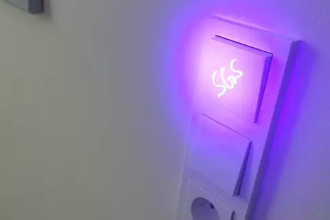 Lichtschalter vor der Reinigung: Danach durften die Buchstaben nicht mehr zu sehen sein. Lichtschalter vor der Reinigung: Danach durften die Buchstaben nicht mehr zu sehen sein.