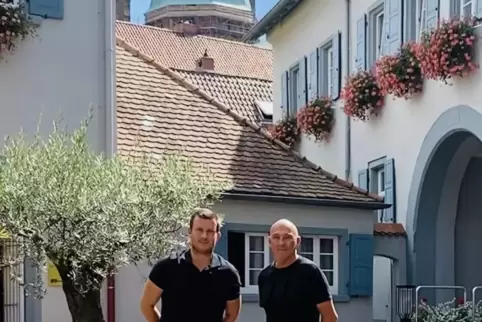 Im schmucken Innenhof: Tobias Lemm (links) und Ralph Schmitt. Im schmucken Innenhof: Tobias Lemm (links) und Ralph Schmitt.