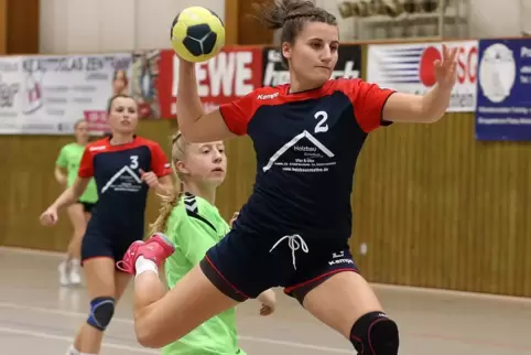 Viel Pfalzligaerfahrung: Vanessa Haag (am Ball).