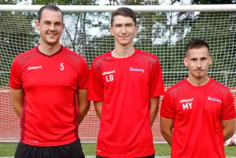 Coach und Neuzugänge bei der SG Alsenztal, von links: Trainer Maximilian Bauer, Lars Bernhard und Michael Yi.