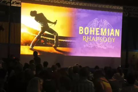 Samstags können die Besucher das Filmdrama „Bohemian Rhapsody“ unter freiem Himmel sehen. 