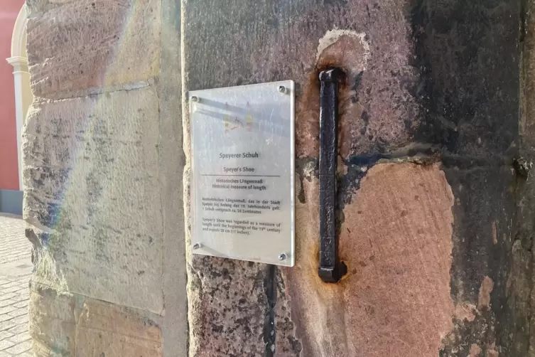 Nicht zum Anziehen: &bdquo;Speyerer Schuh&ldquo; am Altp&ouml;rtel.