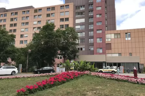 Im Pirmasenser Krankenhaus wurde ein Zugang mit Symptomen positiv getestet. 