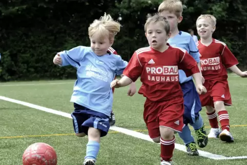 Gekickt werden kann aufgrund der Corona-Pandemie vorerst nicht mehr bei der Ball- und Bewegungsschule der Bernd-Jung-Stiftung. 