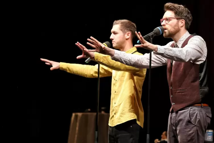 Bringen am Festival-Sonntag Poetry Slam auf die B&uuml;hne: &bdquo;Die Fabelstapler&ldquo;. 