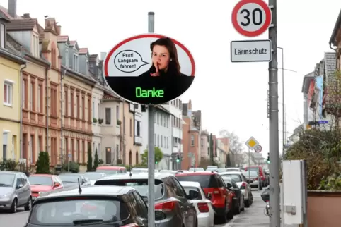 Tempo 30 in der Landauer Straße: Gutes Beispiel für die Gilgenstraße? Tempo 30 in der Landauer Straße: Gutes Beispiel für die Gilgenstraße?