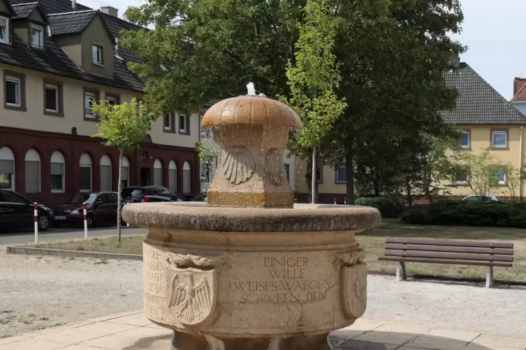 Der Carl-David-Hofmann-Platz mit dem Brunnen aus dem Jahr 1930 heute. 
