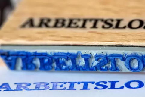 Im Juli ist der coronabedingte deutliche Anstieg der Arbeitslosigkeit dank auch des massiven Einsatzes von Kurzarbeit zum Stills