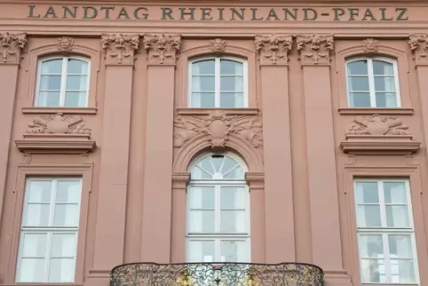 Dass Mainz Regierungssitz des Landes ist (im Bild das Landtagsgebäude), war der französischen Besatzungsmacht geschuldet. Ein kl