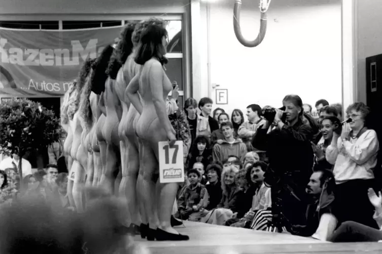 Wahl der Miss Gr&uuml;nstadt im Jahr 1994. 