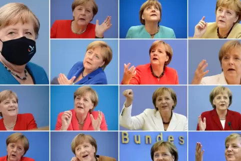 Bildkombo mit Kanzlerin Angela Merkel während ihrer traditionellen Bundespressekonferenz im Sommer (von oben links bis unten rec
