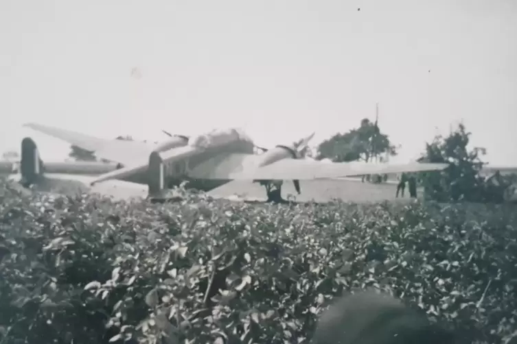 Notlandung in der Nordpfalz: Der Bomber P2070 VN-X der Royal Air Force im August 1940.