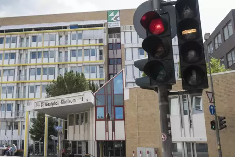 Das Westpfalz-Klinikum kann ab Montag wieder nur über den Haupteingang von Patienten und Besuchern betreten werden. Alle anderen