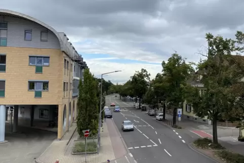 Bahnhofstraße: Ein Fußgängerüberweg vor dem Ärztehaus, wie von drei Fraktionen gefordert, ist laut Stadt nicht möglich.