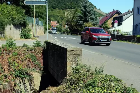 Werden ab kommender Woche in Obermoschel neu gebaut: die aus dem Jahr 1938 stammende Sauerborngrabenbrücke und die noch acht Jah
