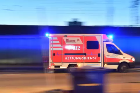 Zunächst wurde die Frau zur Notbehandlung in ein Krankenhaus gebracht. 