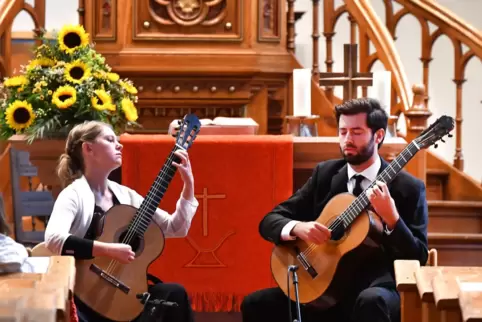 Julia und Christian Zielinski in der Wachenheimer Georgskirche.