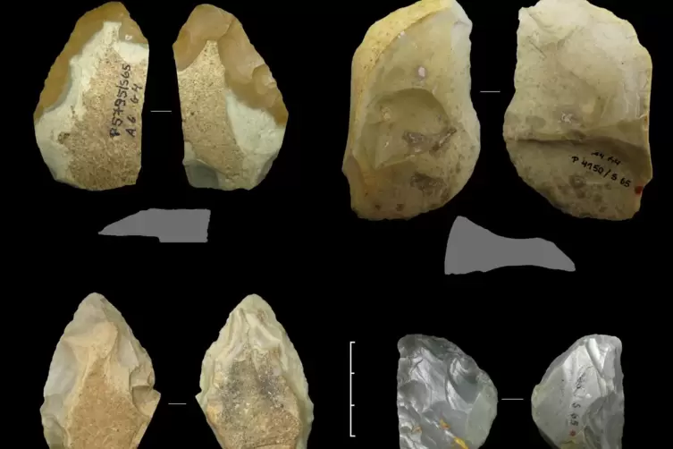 Verschiedene Keilmesser sowie ein einfaches Messer mit Rücken (oben rechts) aus der Zeit der Neandertaler vor 60.000 bis 44.000 