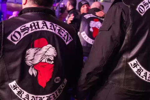 Farben der Rockergruppe Osmanen. 