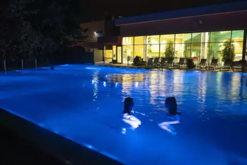 Zuletzt hat die Südpfalz-Therme in ein neues Außenbecken investiert. „Man muss sich permanent weiterentwickeln“, sagt Geschäftsf