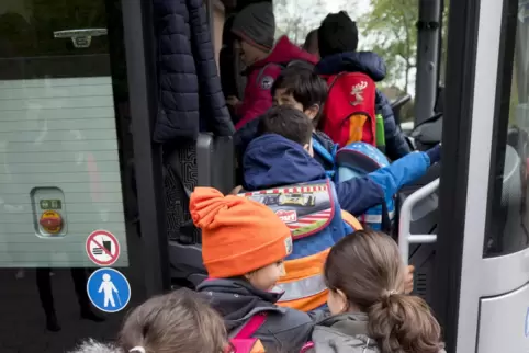 Ab 2. September setzt der Kreis erst sechs und dann nochmal vier zusätzliche Busse im Schülerverkehr ein. 