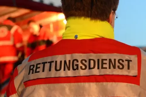 Eine Frau ist am Samstag bei Ettlingen nach einem Radsturz gestorben. 