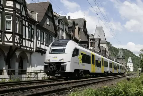 Derzeit fährt die Regionalbahn-Züge zwischen Mainz und Köln Transregio und setzt dabei Triebwagen vom Typ Desiro ML ein.