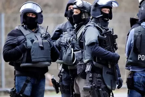 Bundesweit sind 50 Wohnungen durchsucht worden, dabei rückten vielerorst auch SEK-Beamte an. 