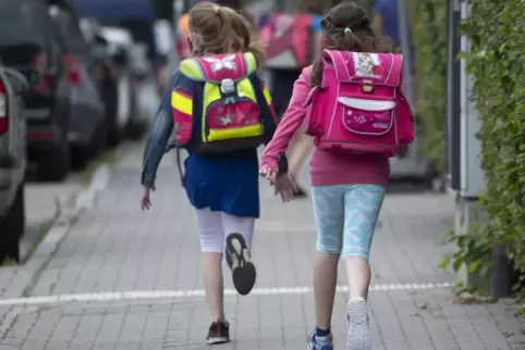 Am Freitag fangen die Ferien an, aber die Schulen müssen sich auf die Rückkehr der Schülerinnen und Schüler am 17. August vorber