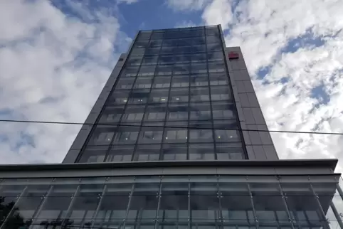 Der Turm der Sparkassenzentrale in Ludwigshafen. 