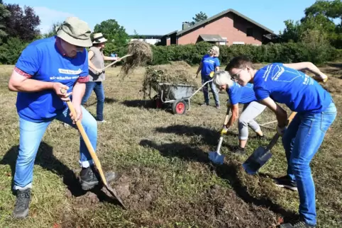 Dieses Jahr nicht: Freiwilligen-Einsatz auf dem Friedhof, wie hier 2018. 