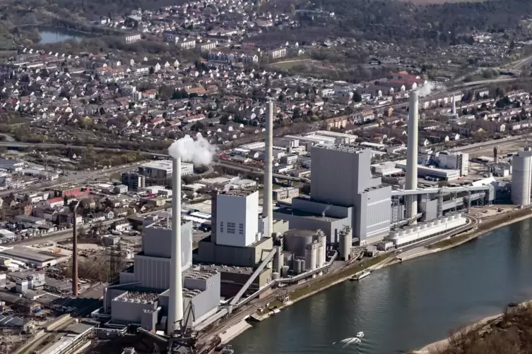 Das Großkraftwerk Mannheim (GKM), aufgenommen aus einem Flugzeug. 