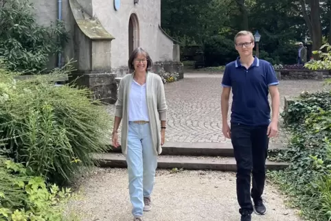Berufsberatung im Adenauerpark: Petra Scheid und Nico Waldinger. Die Arbeitsagentur setzt Corona-bedingt auch auf Telefonate, Vi Berufsberatung im Adenauerpark: Petra Scheid und Nico Waldinger. Die Arbeitsagentur setzt Corona-bedingt auch auf Telefonate, Vi