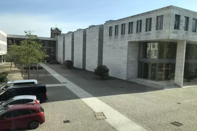 Kohls fr&uuml;herer Ghostwriter, der K&ouml;lner Journalist Heribert Schwan, muss mitteilen, wo die Kopien der Tonb&auml;nder geblieben sind.