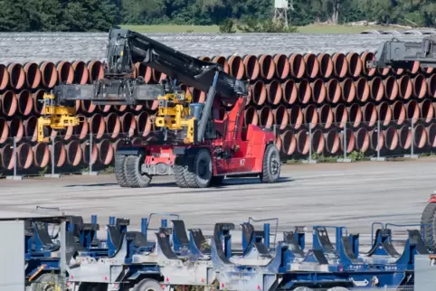 Fällt die Ostsee-Gaspipeline Nord Stream 2 den Turbulenzen zum Opfer? Blick aufs Gelände des Hafens Mukran bei Sassnitz. 