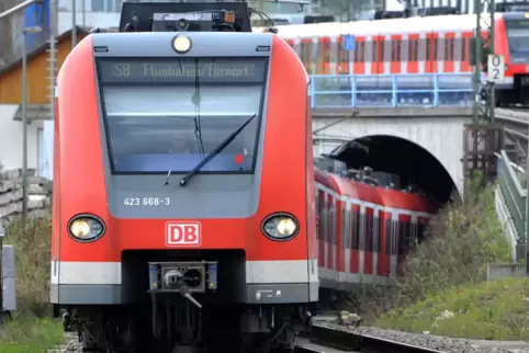 Zu den Nahverkehrsnetzen, bei denen Ausbaubedarf besteht, gehört die Münchner S-Bahn. 