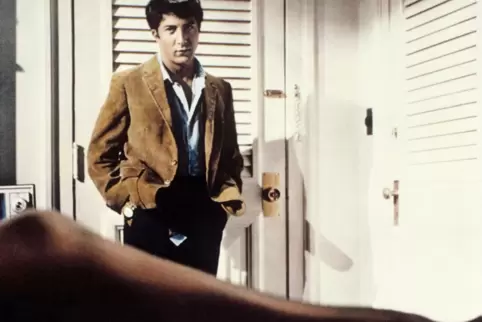 Dustin Hoffman als Teenie, der von einer Bekannten seiner Eltern verführt wird. 