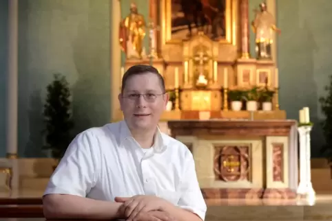 Freut sich auf die neuen Aufgaben: Artur Noras in der katholischen Kirche in Waldsee, wo er als Kaplan wirken wird.