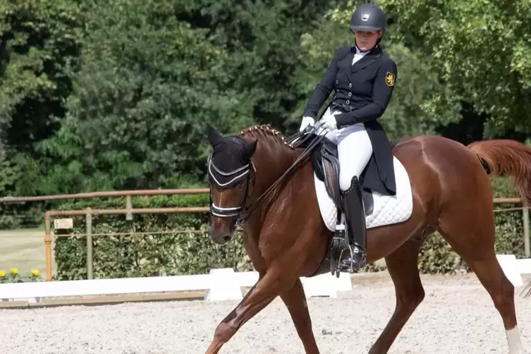 Nina Wagner vom RFV Zeiskam mit Quantensprung.