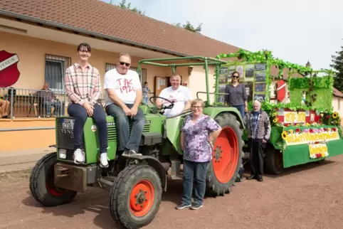 Zur Feier des Jubiläums: Annika Schmieh, Thilo Holstein, Gerald Knechtel, Petra Knechtel, Suanne Kieß und Robert Neiß (von links