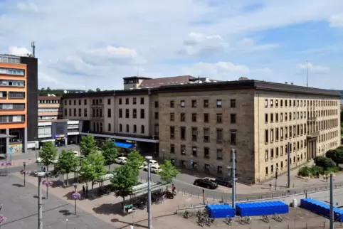 Das Gebäude der ehemaligen Bahndirektion am Saarbrücker Hauptbahnhof soll Sitz der Bundespolizeiinspektion werden. Das habe das 