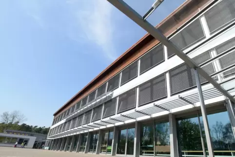 Grundschule Dudenhofen: Mit einem Neubau für die betreuende Grundschule und den Hort geht es nicht recht voran.