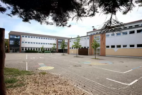 Die Grundschulen in Hagenbach, Neuburg und Berg (unser Bild) sollen mit Tablets ausgestattet werden. 