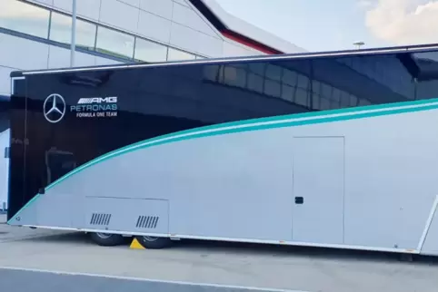 Die interne Bezeichnung im Racing-Team Mercedes AMG für Lewis Hamiltons Formel-1-Transportanhänger lautet RT4.