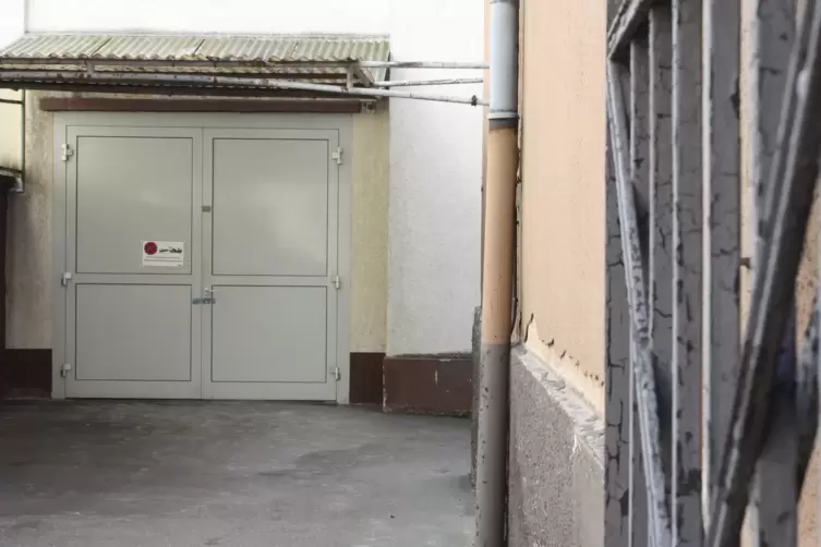Tatort: In diese Mannheimer Hinterhof-Halle lockte die Entf&uuml;hrer-Bande ihre Opfer. 