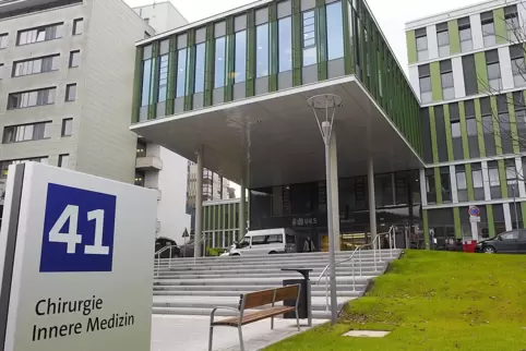 Das Zentralgebäude für Innere Medizin an den Unikliniken. Das Zentralgebäude für Innere Medizin an den Unikliniken.