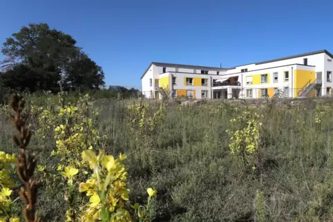 Bislang steht nur ein Gebäude am Schwanenweiher. Das soll sich ändern. In einem der Neubauten soll auch eine Kita untergebracht 